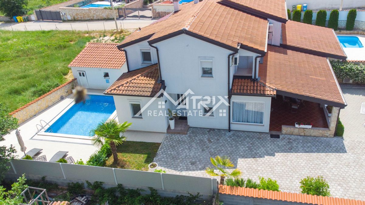 Okolica Poreča, lepa hiša z bazenom blizu morja