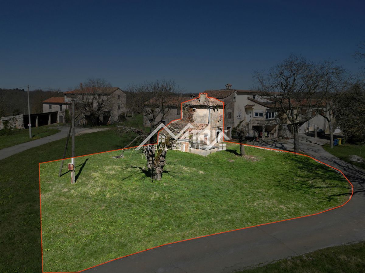 Poreč Umgebung, Altbau zur vollständigen Renovierung in ruhiger Lage