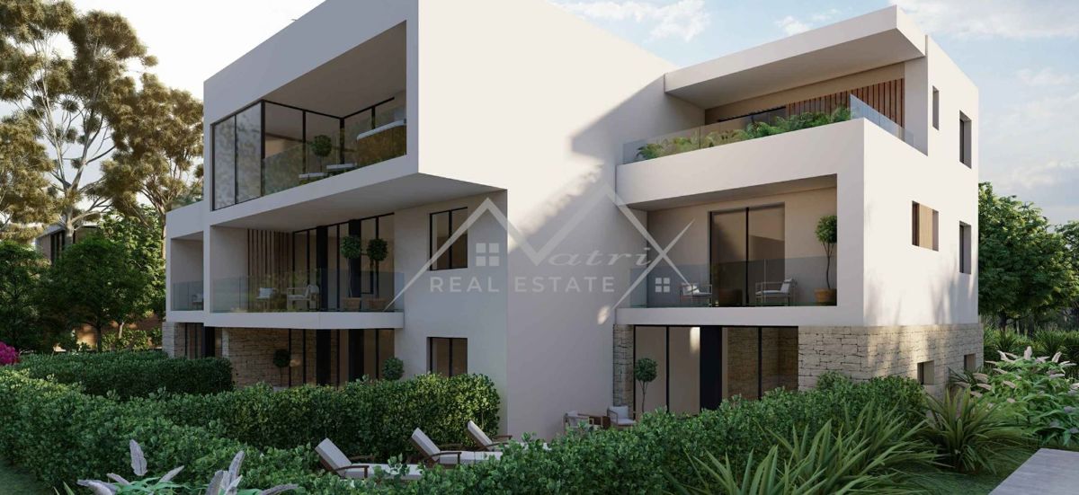 Poreč, stan sa bazenom 800 metara od mora