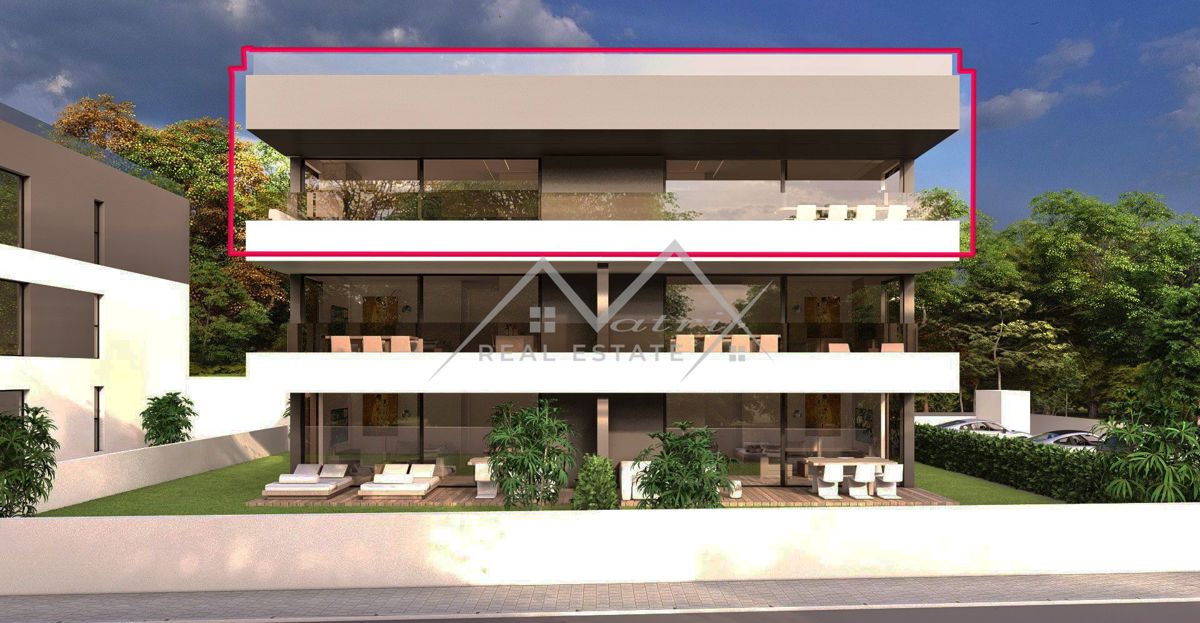 Poreč, luksuzni PENTHAUSE s terasom, 2 km od centra Poreča
