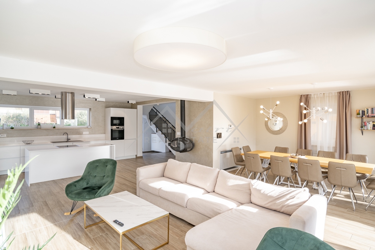 Poreč okolica, moderna vila z bazenom in savno