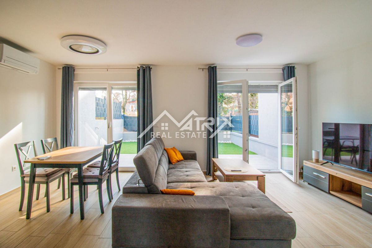 Poreč, kuća s vrtom na odličnoj lokaciji samo 1,5 km od mora