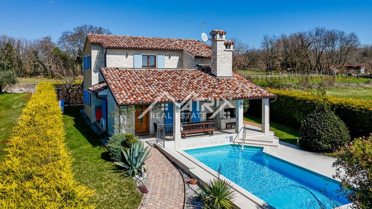 Poreč okolica, kamena ljepotica sa bazenom 