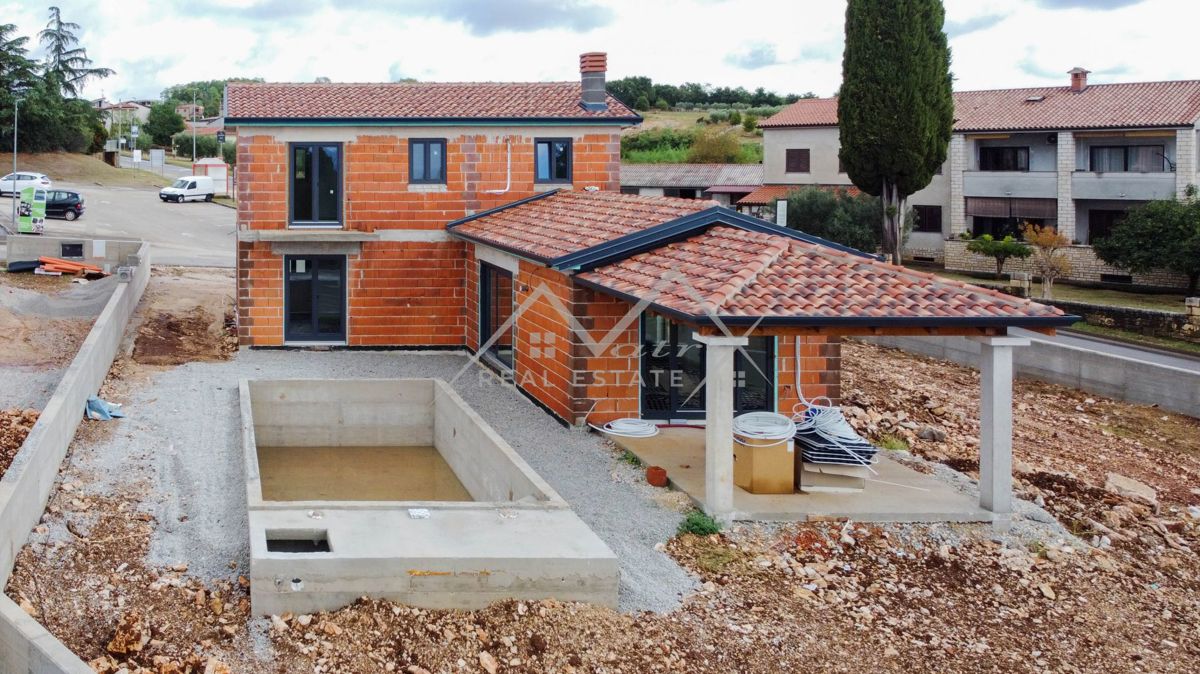 Poreč okolica, Kuća sa bazenom i otvorenim pogledom na more