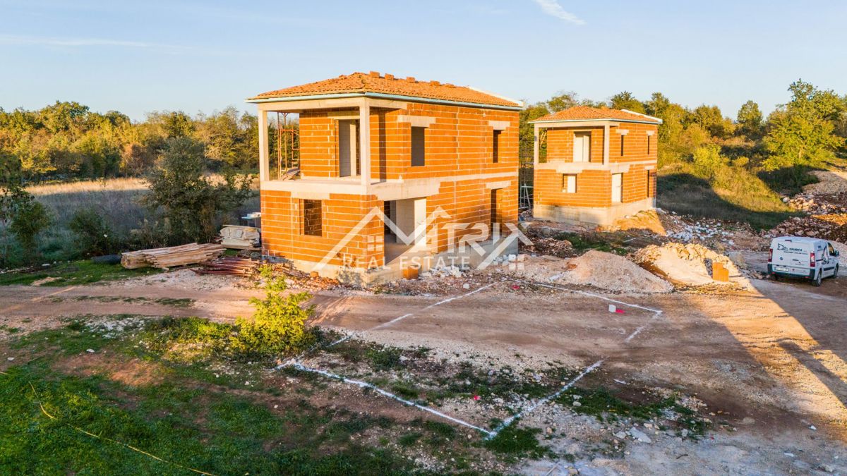 Okolica Poreča, hiša z bazenom in odprtim pogledom na morje