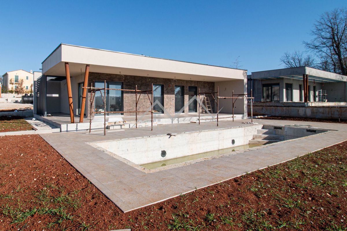 Poreč okolica, moderna kuća sa grijanim bazenom i pogledom na prirodu