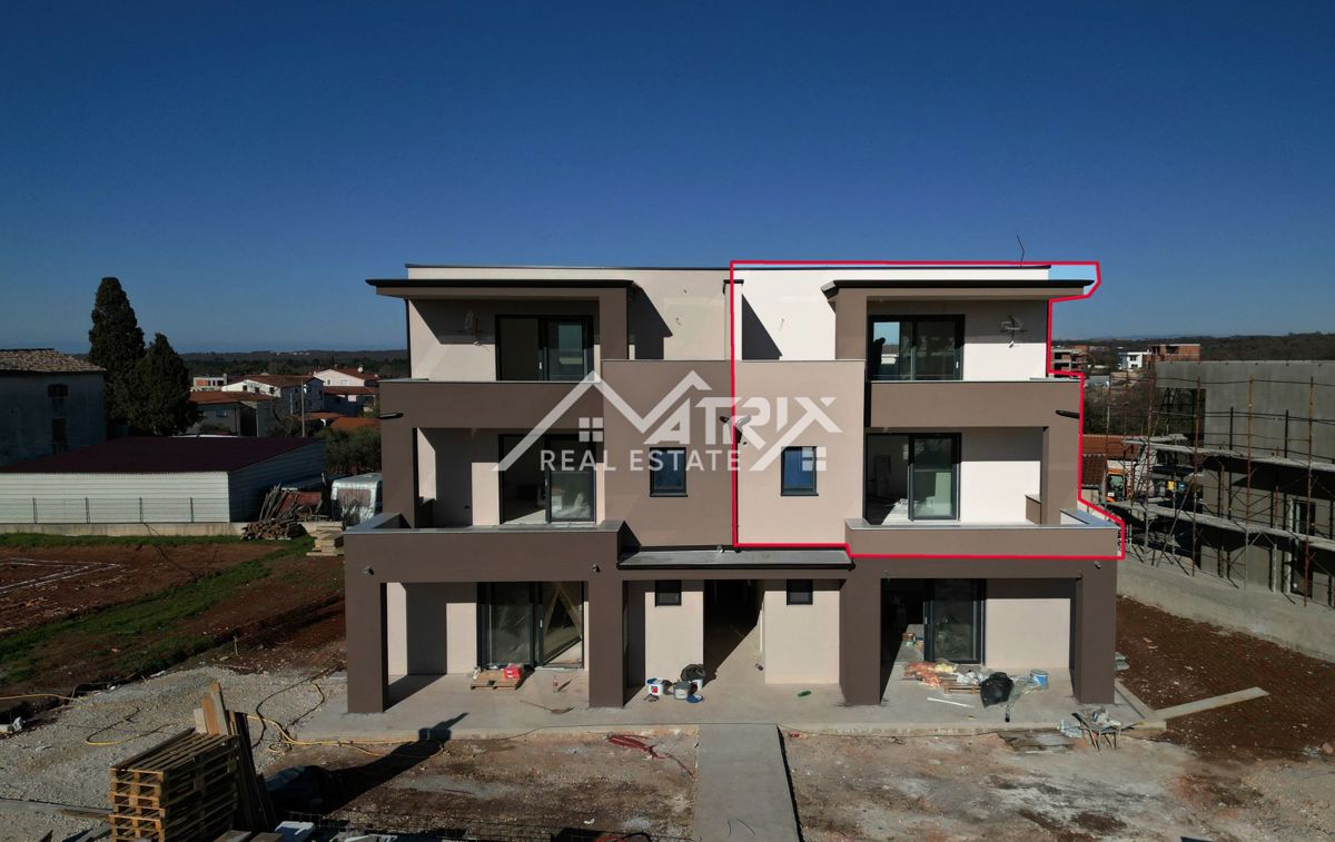 Poreč okolica, prostrani dvoetažni stan s lijepim pogledom 