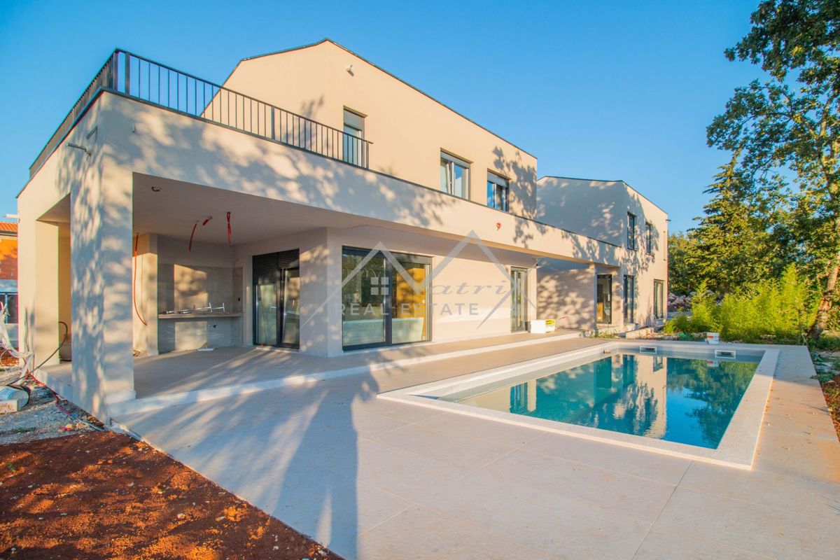 Poreč okolica, Moderno opremljena vila sa bazenom u prirodi