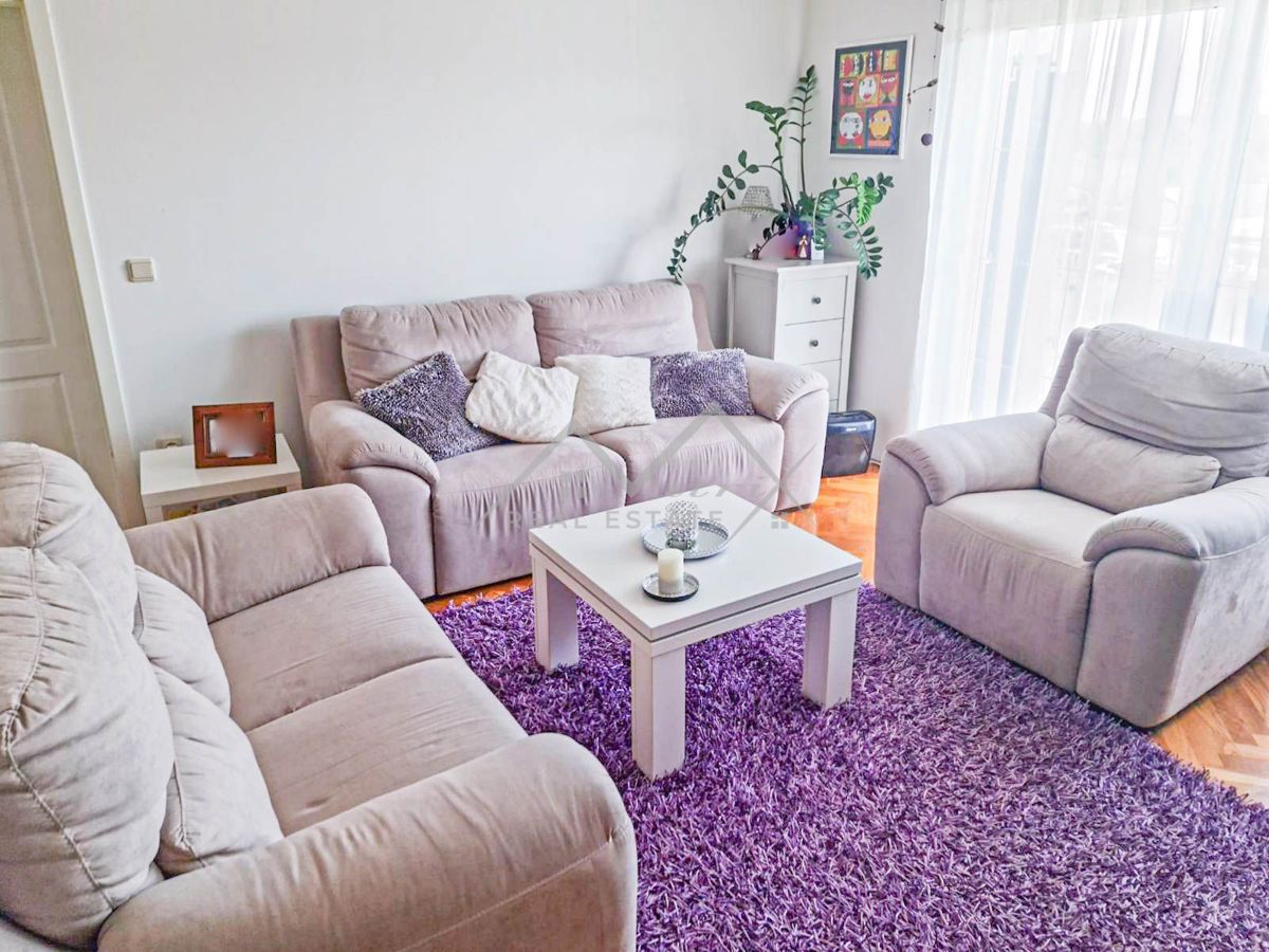 Poreč, četverosoban stan na drugom katu blizu mora