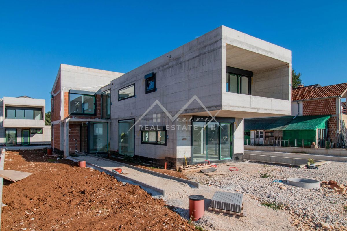 Okolica Poreča, Luksuzna vila z bazenom v bližini morja