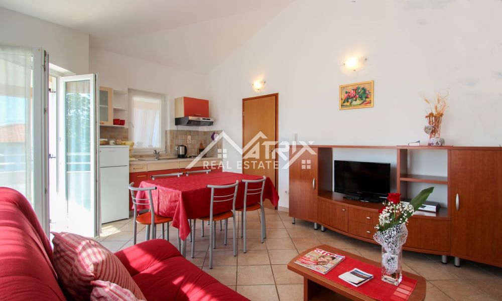 Novigrad, stan na drugom katu blizu mora i grada