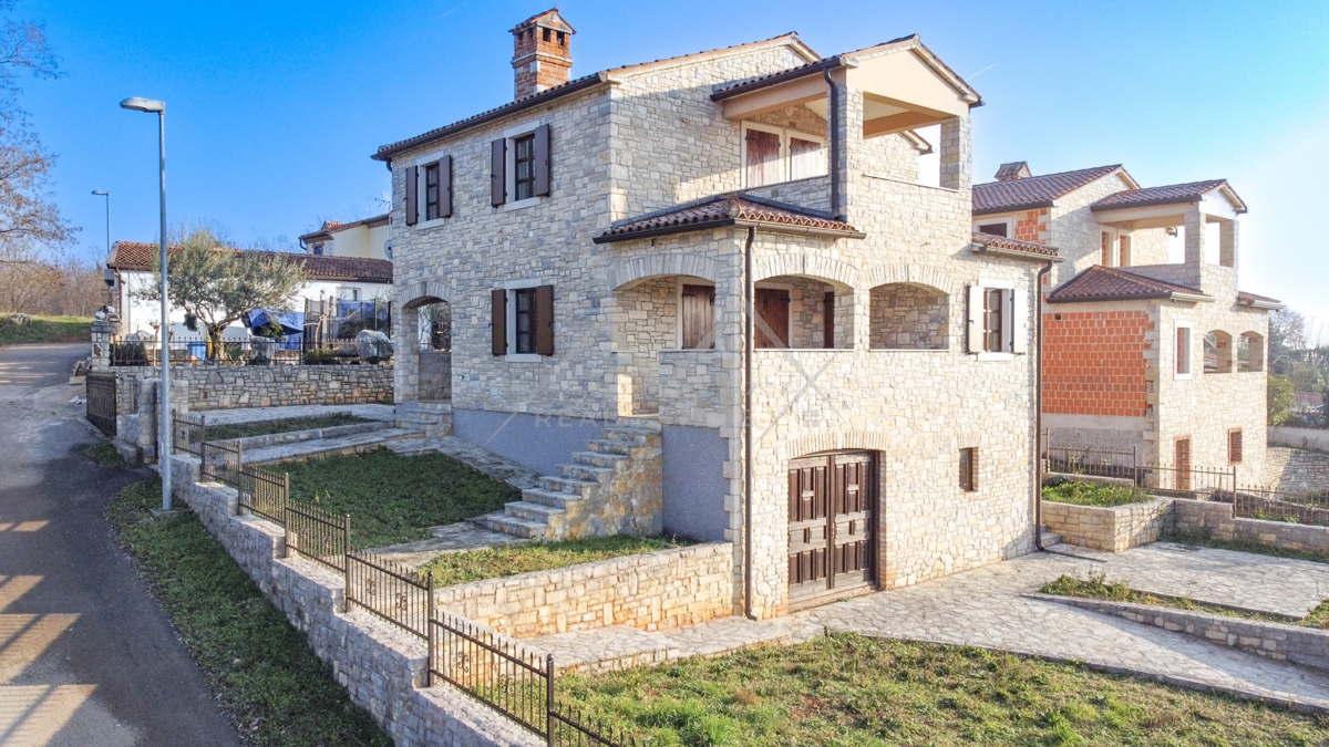 Poreč okolica, lijepa kamena kuća u istarskom štihu
