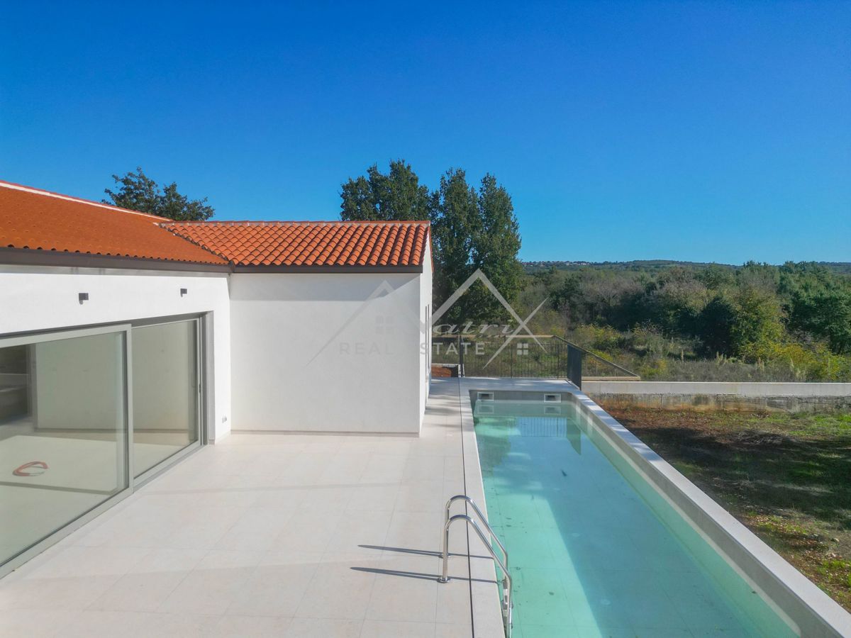 Poreč okolica, prizemnica sa bazenom i dvorištem