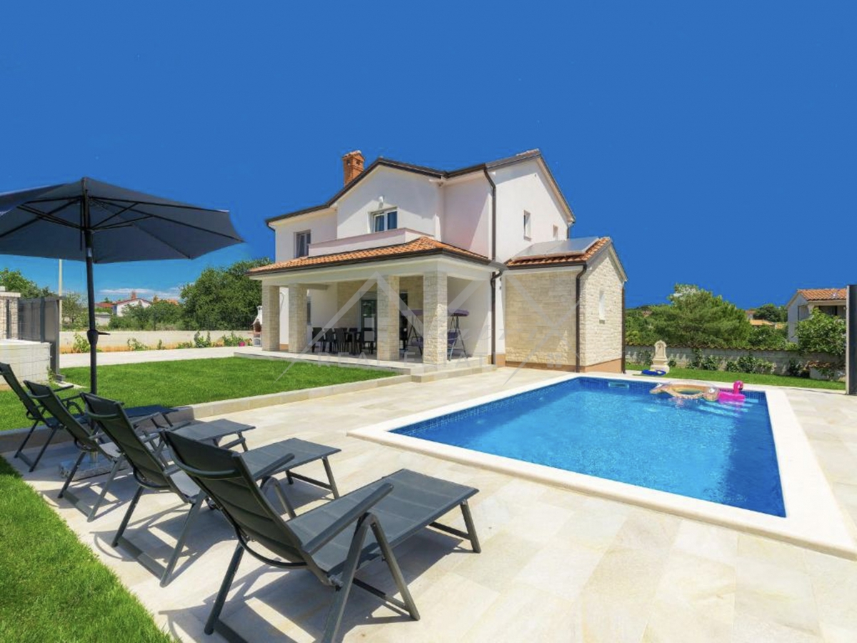 Poreč okolica, simpatična kuća sa bazenom