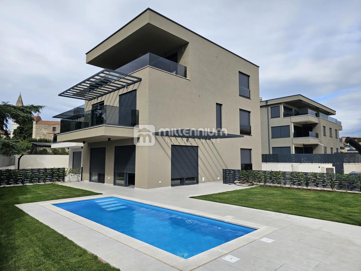 Istra, Poreč, dvoetažni 3s+db apartman s bazenom, 157.54m2