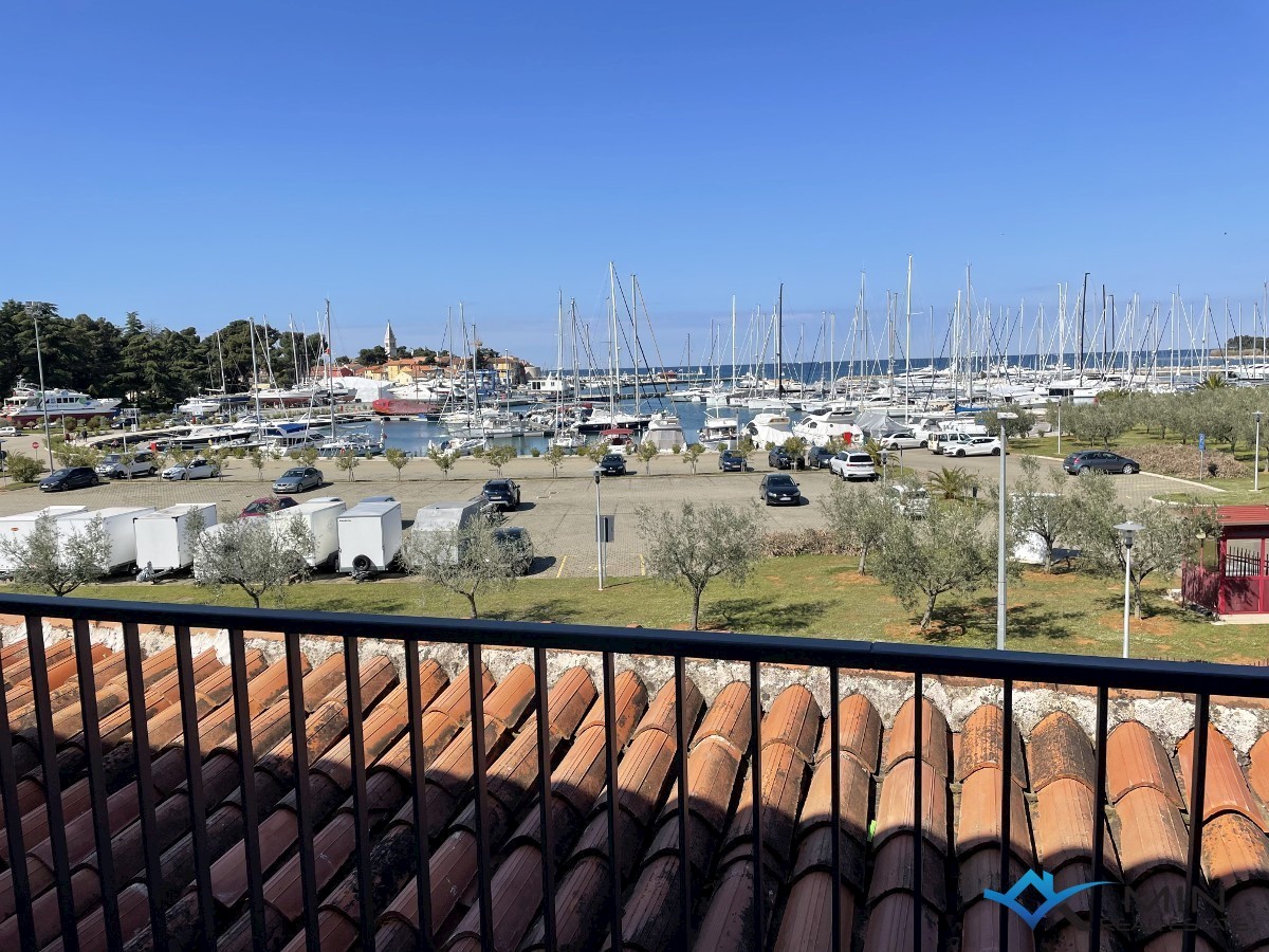 Stan s prekrasnim pogledom na more i marinu – Novigrad