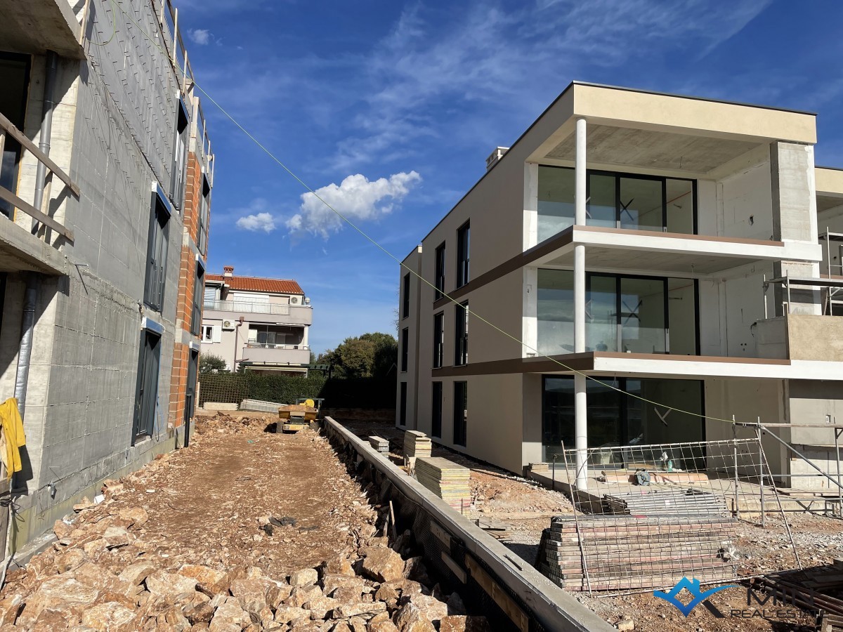 Luksuzan stan s pogledom na more – Novigrad ( bD1 )