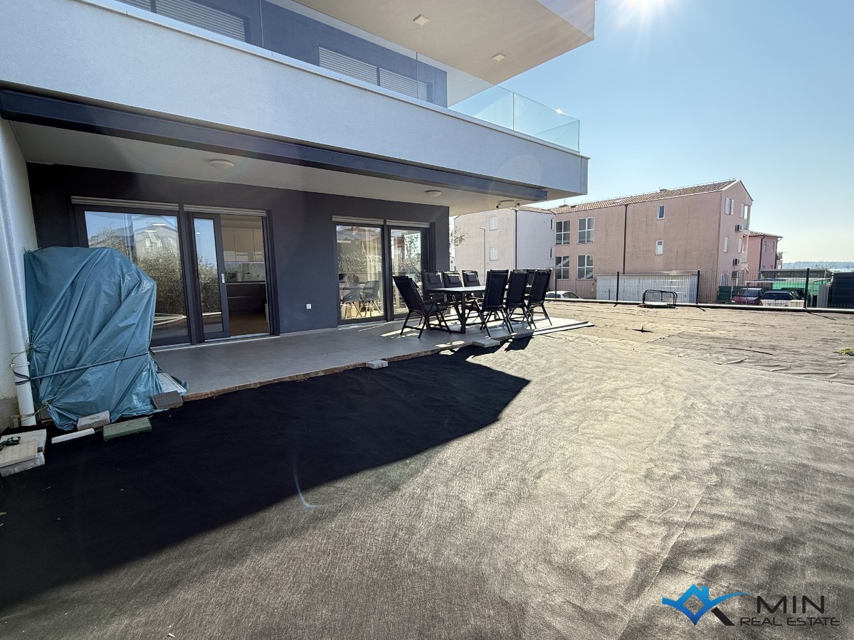 Atraktivan stan s vrtom u Novigradu