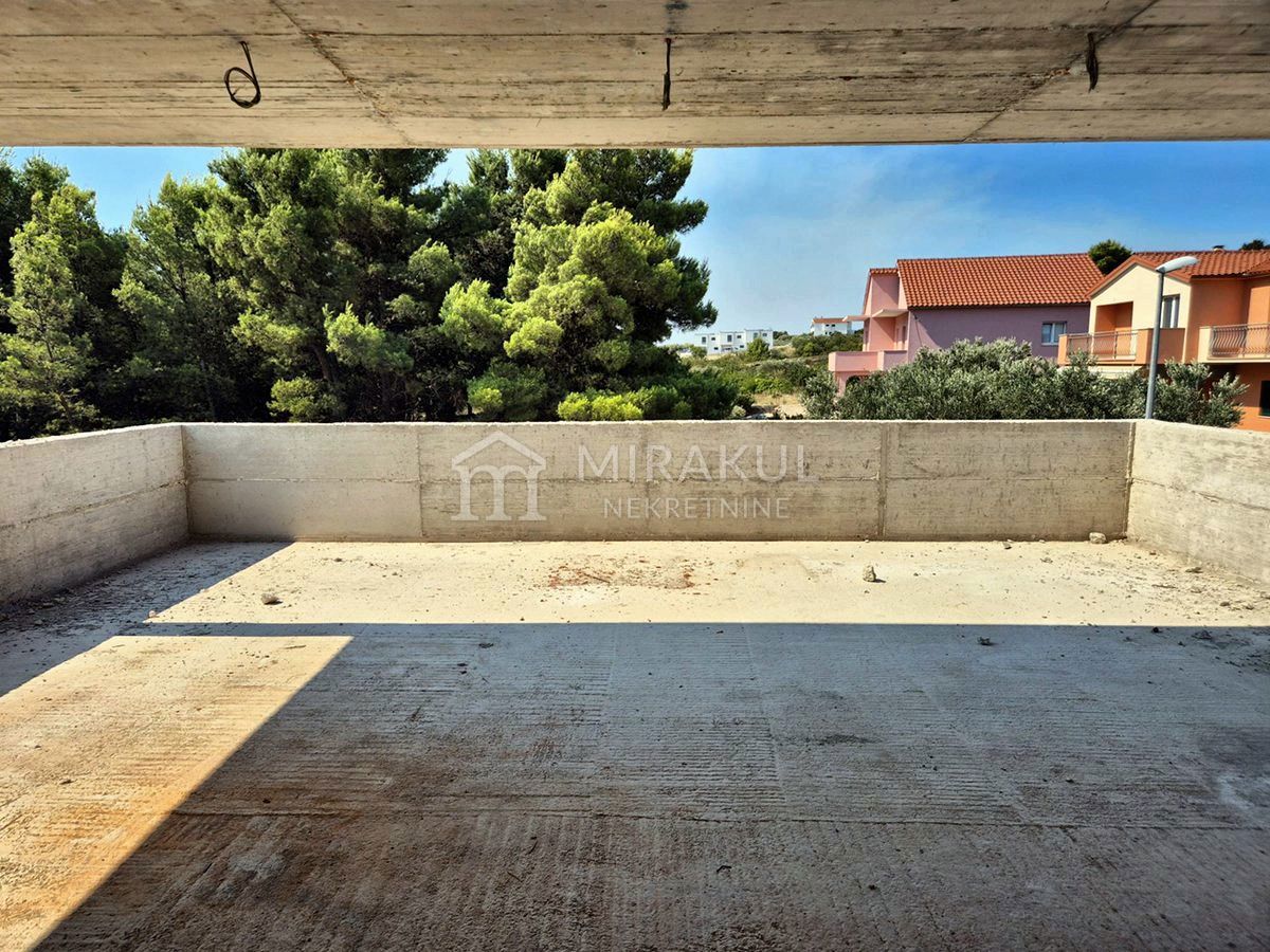 Nekretnine Vodice, Moderan stan S3 na mirnoj lokaciji