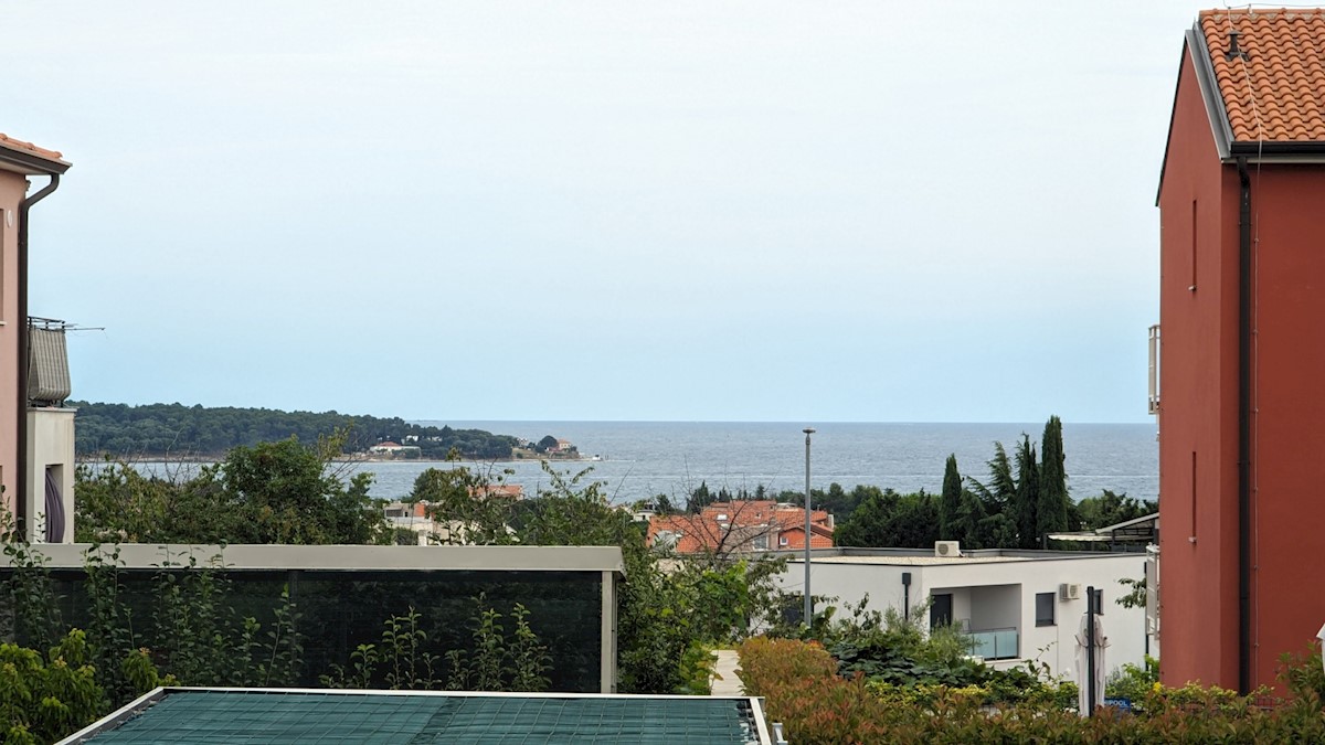 Odličan stan s okućnicom i pogledom na more, Novigrad, Istra