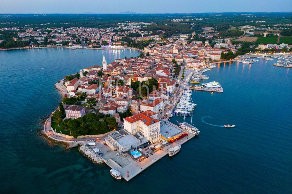 ISTRIA, POREČ Exclusive apartment in the first row to the sea.