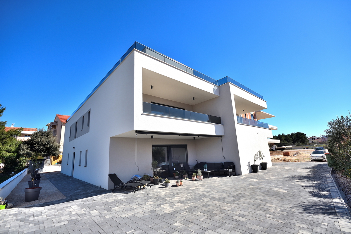 Vodice, Srima - S3 Stan  s garažom  , I. KAT , 200 m od plaže