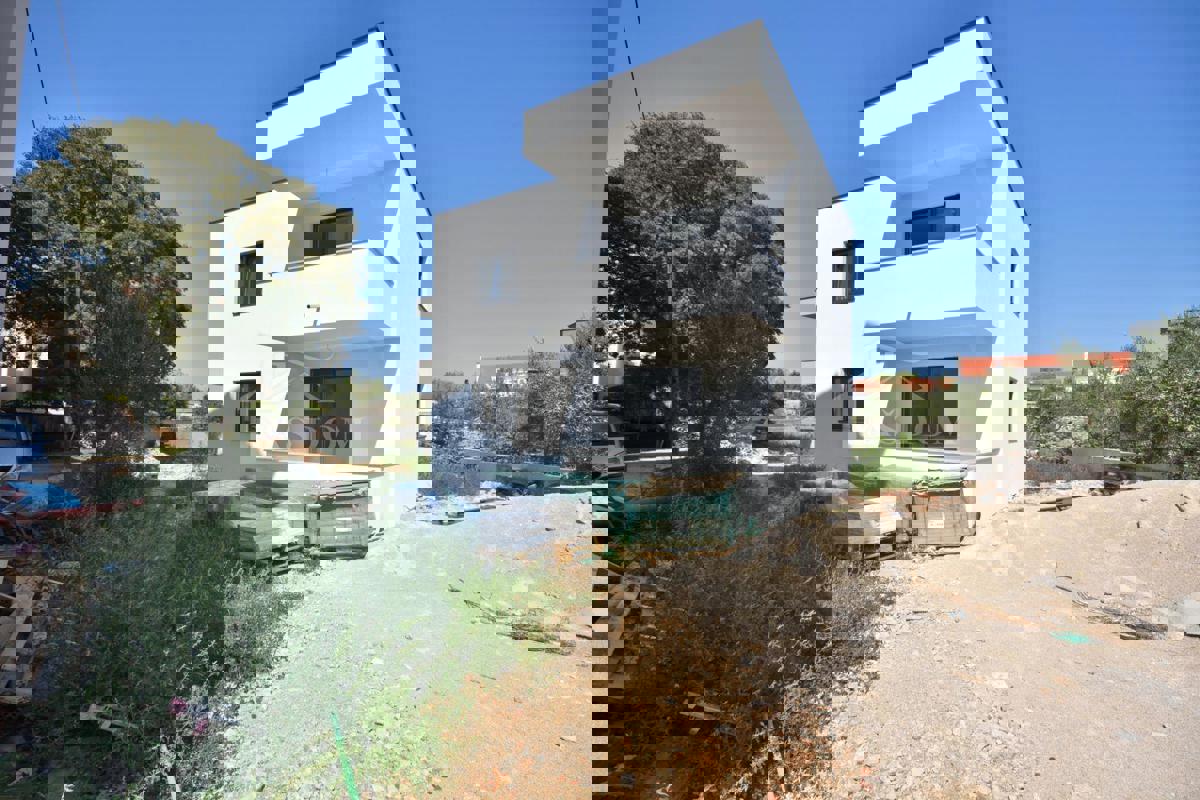 Vodice -**NOVOGRADNJA ** stan s dvije spavaće sobe ,79,13 m2 I kat 700 m od centra