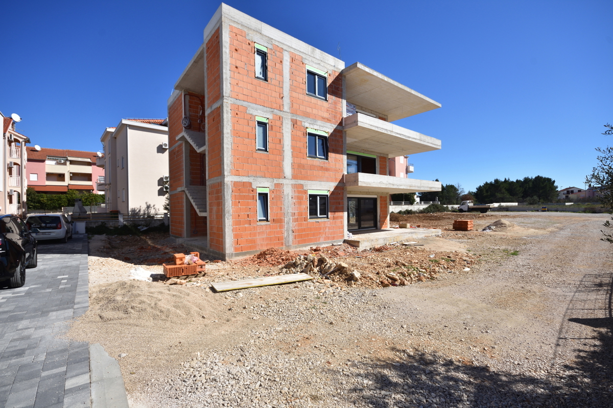 Vodice - **NOVOGRADNJA** PENTHOUSE S3 stan , 200 m od plaže