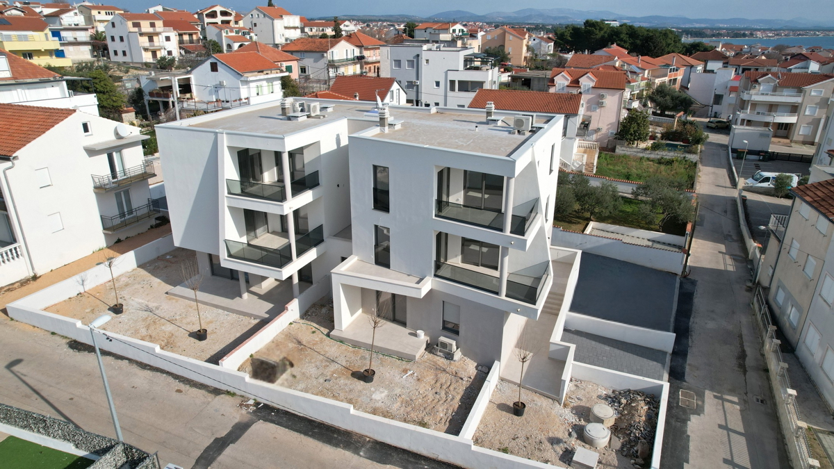 Vodice - Stan S3 u prizemlju sa vrtom na vrhunskoj lokaciji