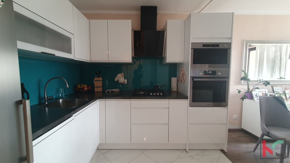 Pula, Stoja, djelomično renovirani stan od 76,25m2 sa dva balkona  #prodaja