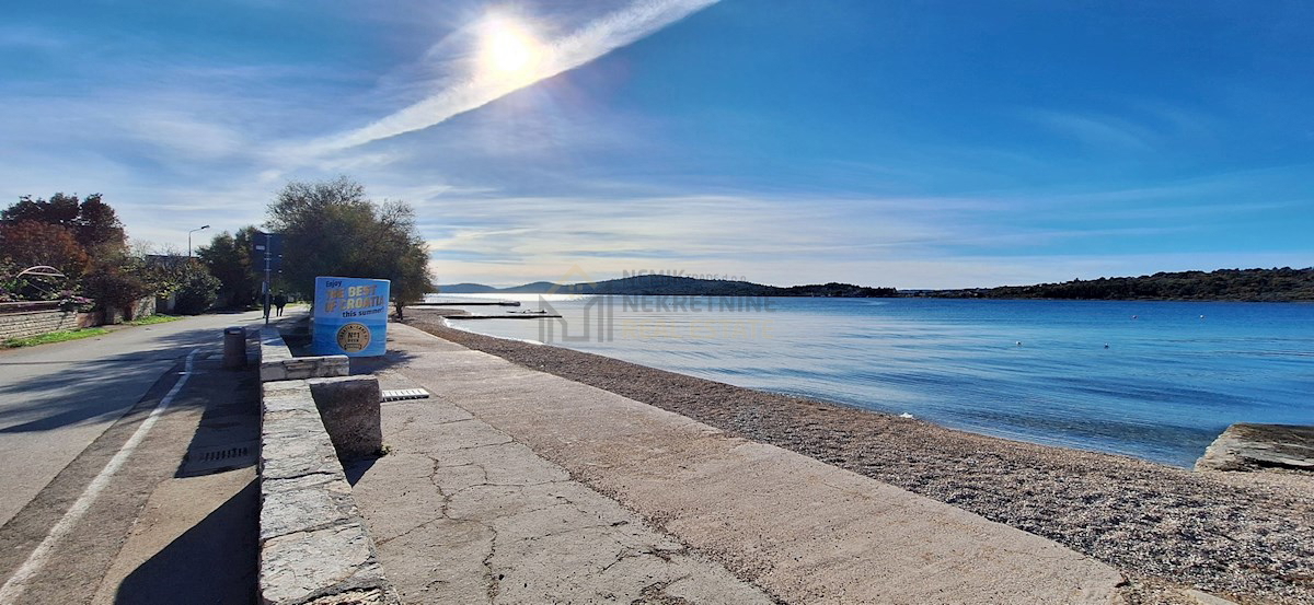 VODICE-SRIMA, STAN BLIZU MORA