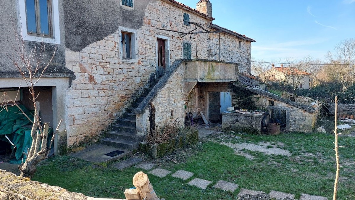 Višnjan - Verkauf einer Antiquität zur Renovierung mit Garten