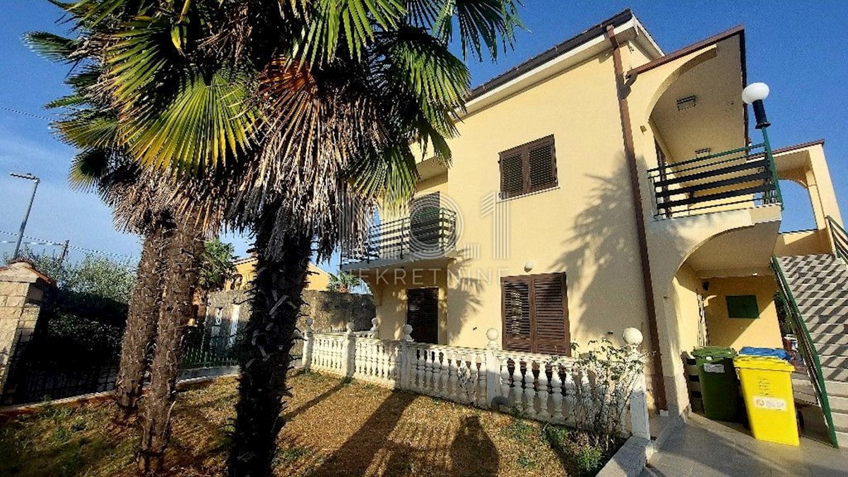 Porec - Haus mit 3 Wohneinheiten