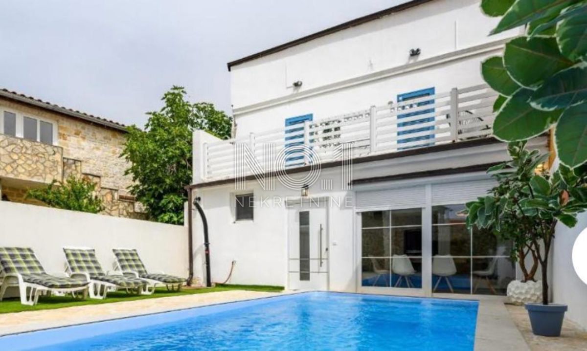 Poreč - sale of a beautiful villa with a pool