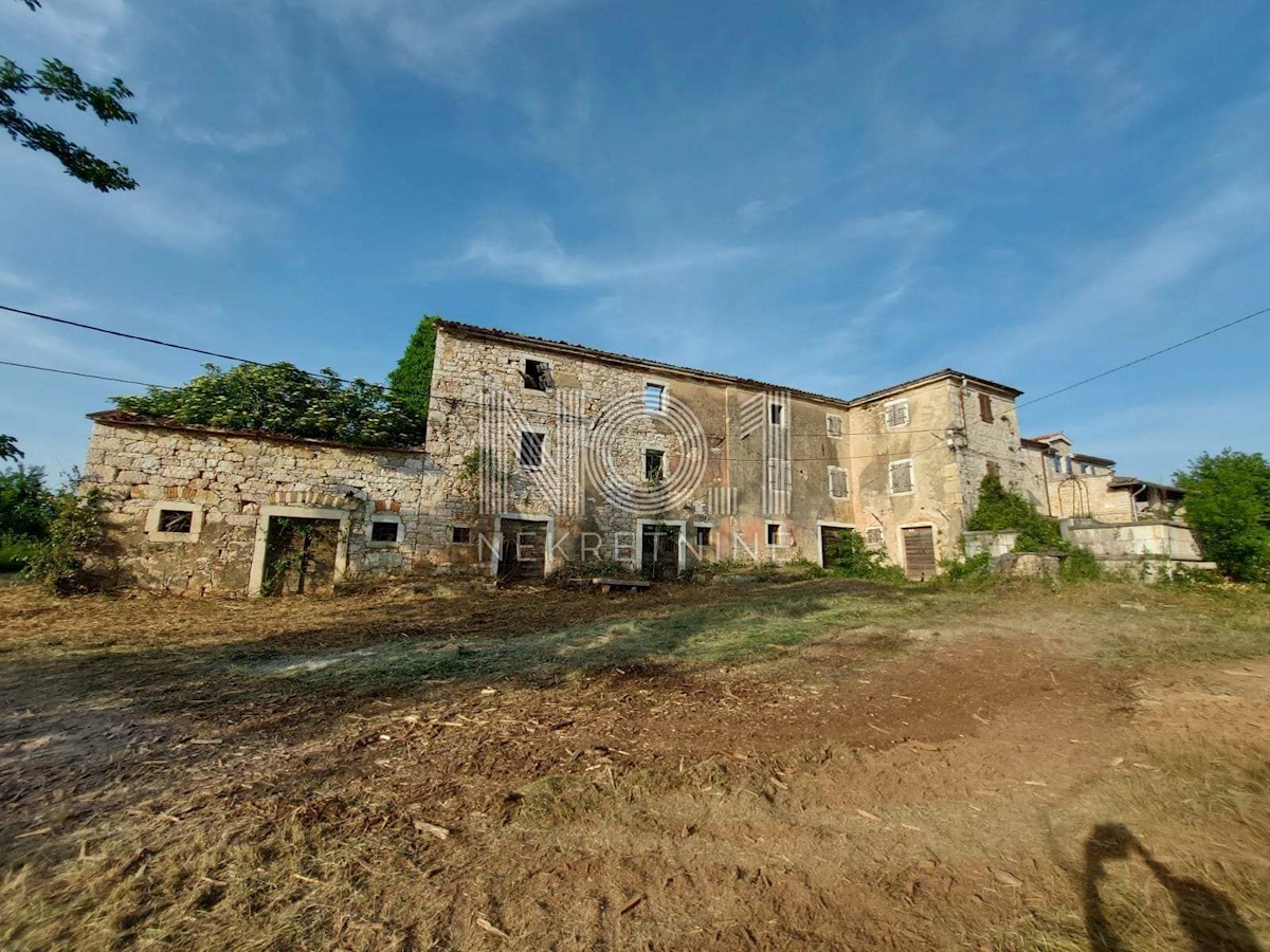 Vižinada - Verkauf einer Doppelhaushälfte mit Baugrundstück