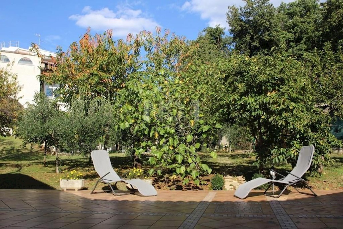 Poreč - Verkauf eines Hauses mit Meerblick und Swimmingpool