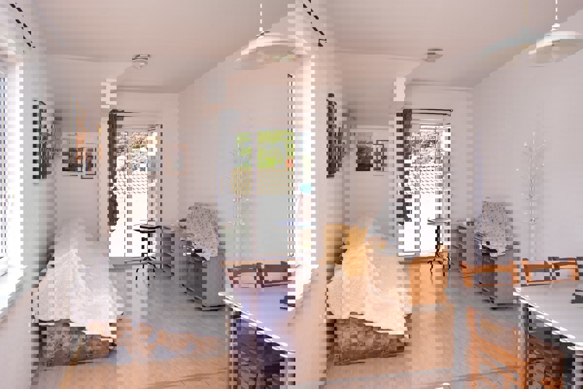 Namješteni jednosobni apartman s pogledom na more, Prvić Luka 44 m2
