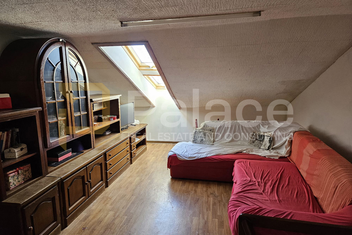 Trosobni stan 95 m2 + studio apartman 20 m2 s pogledom na more