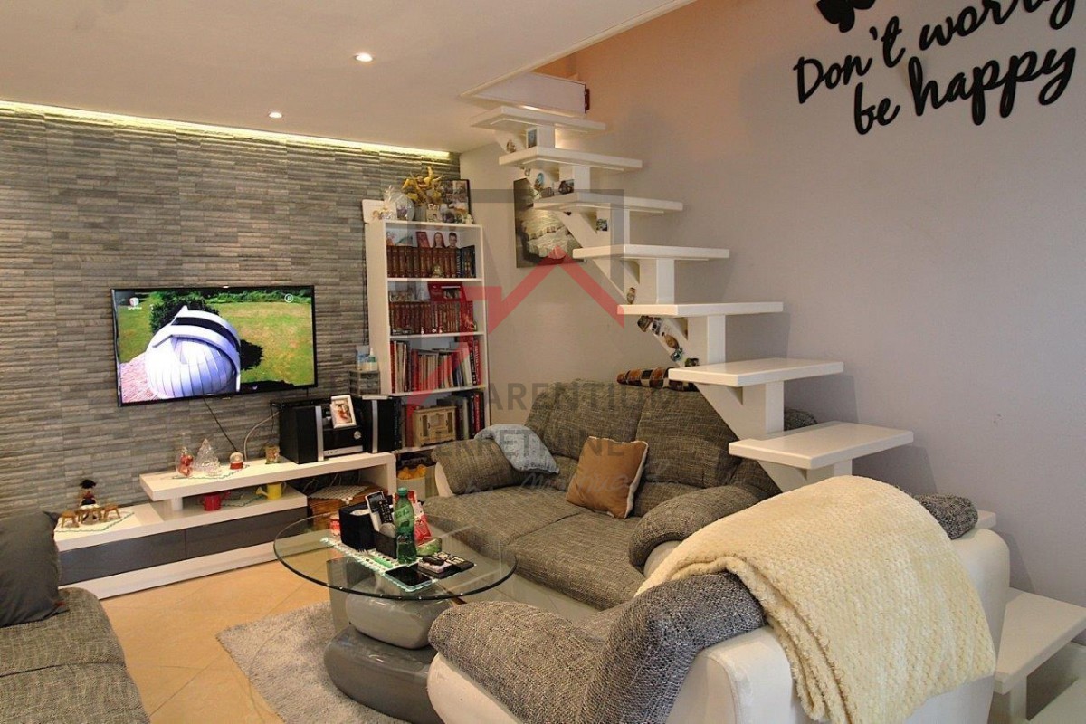 Apartment with two bedrooms and a gallery! Opportunity!