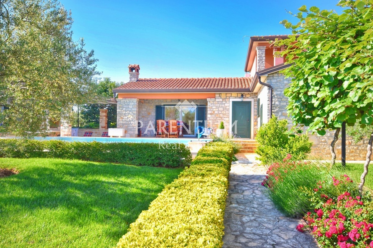 Istra, Poreč - Samostojeća kamena vila s pogledom na more