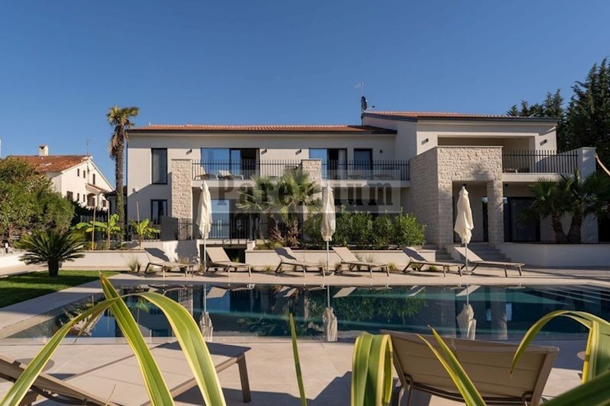 Luksuzna vila, sa tri prostrane stambene jedinice