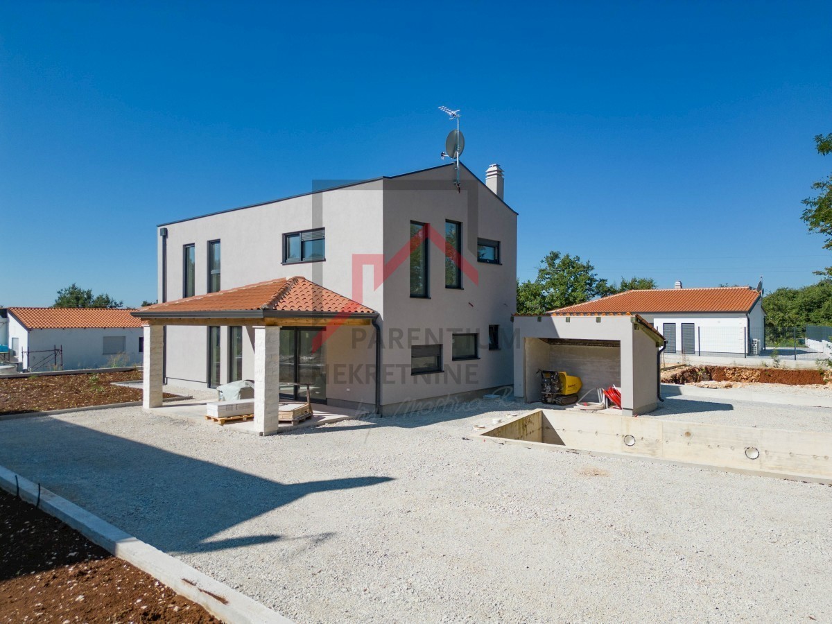 Poreč, okolica, simpatična kuća sa bazenom okružena zelenilom!