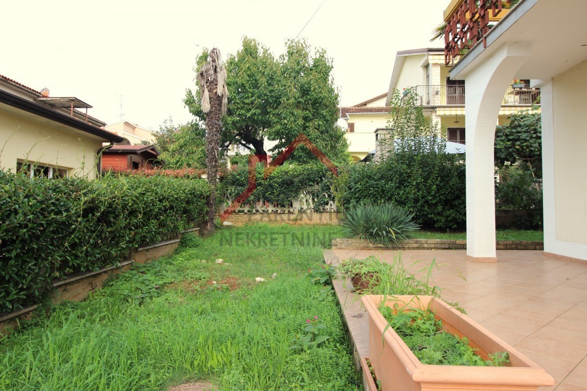 Istria, Poreč - Apartment with a large garden in the center - only 500m from the sea!