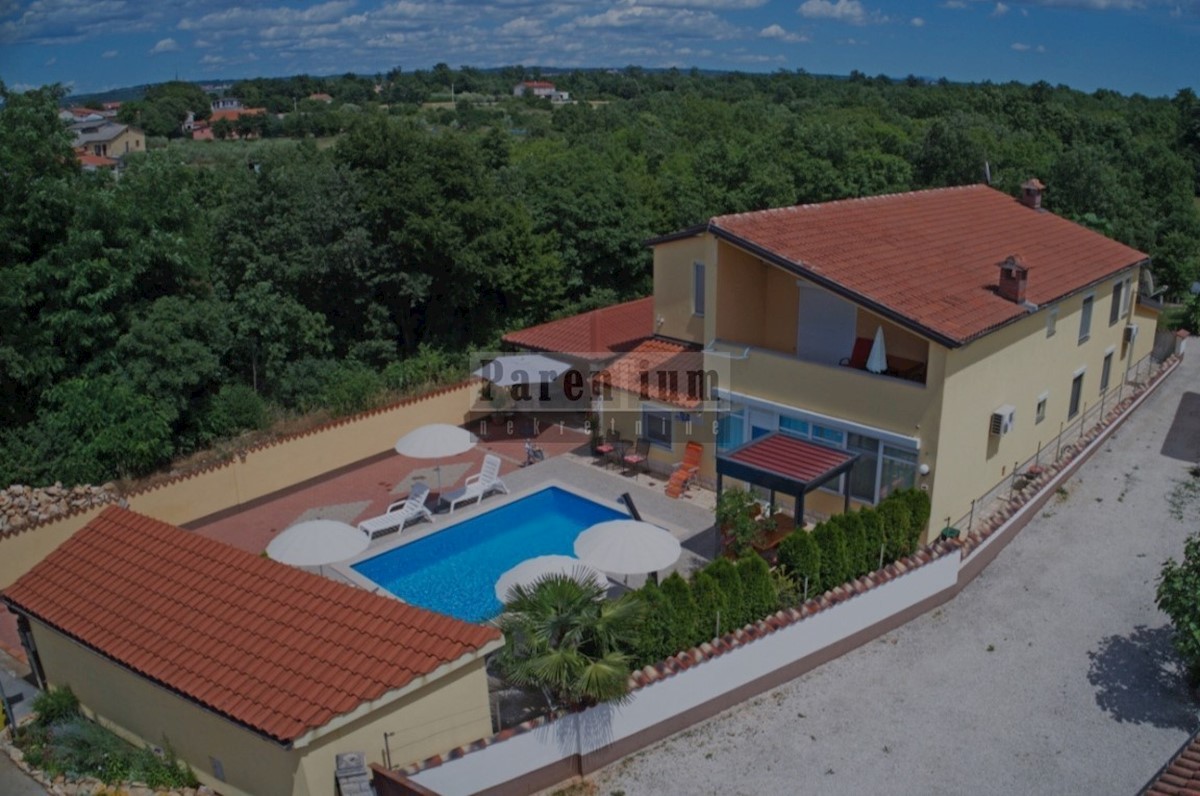 Poreč, apartmanska kuća 6km od grada
