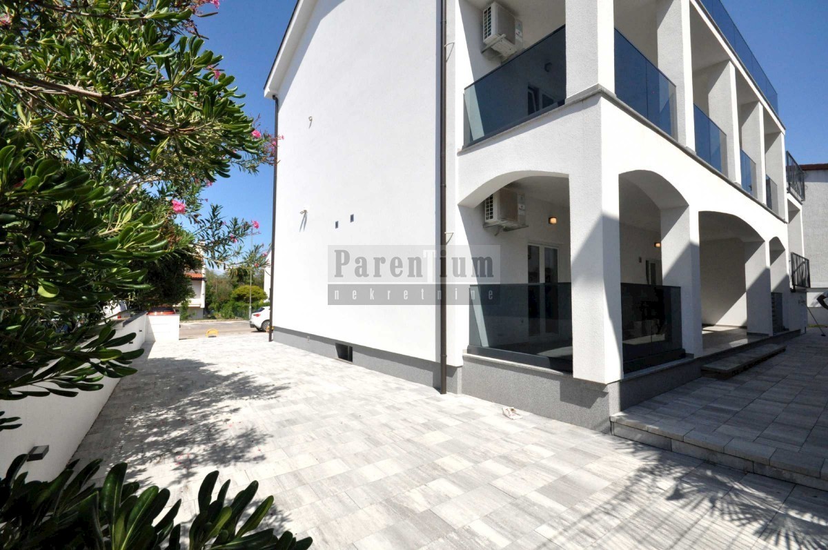 Apartmanska kuća, sa 7 apartmana nedaleko od mora