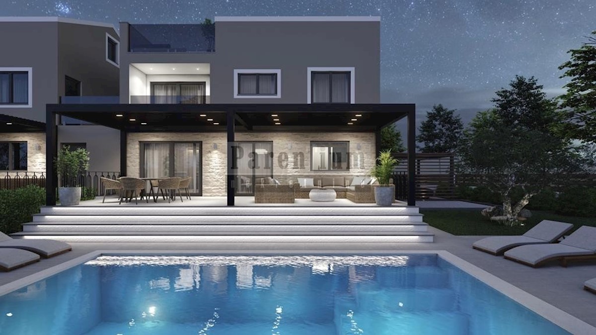 Poreč, moderne kuće u nizu sa bazenom