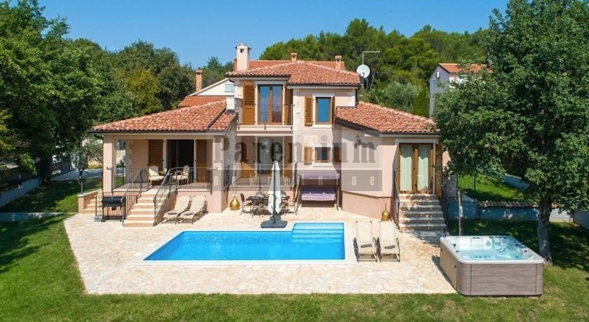 Prekrasna kuća u mirnom naselju