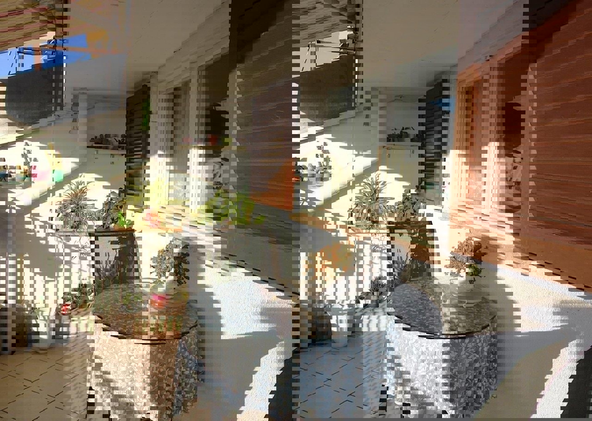 POREČ-STANOVANJE V CENTRU PRODAMO