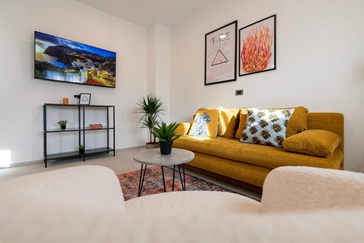 POREČ UMGEBUNG- WOHNUNG IM ZWEITEN STOCK ZU VERKAUFEN