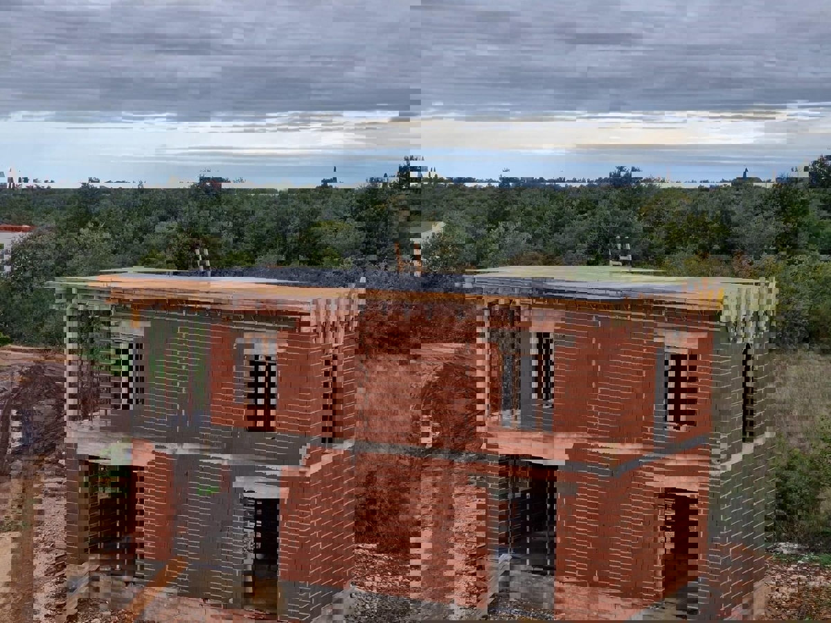 HITNO-BADERNA-KUĆA U ROH-BAU FAZI NA PRODAJU